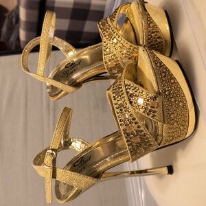 Second luv 5.5 gold platform heels